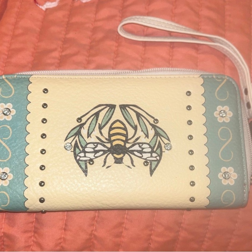 Bee 🐝 & Floral Faux Leather Zip Wristlet Wallet with Strap new without Tags